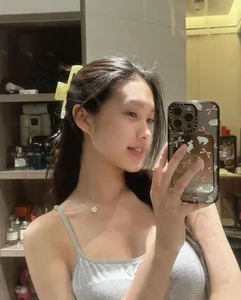Doãn Hải My’s Radiant Postpartum Glow: A Stunning No-Makeup Gallery - image 0