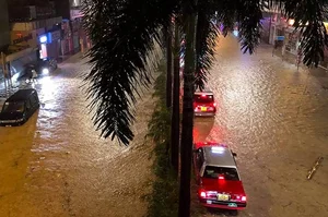 Hong Kong Paralysed by Record-Breaking Rainfall in 140 Years - image 3