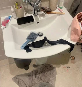 Viral Social Media Highlights: Youthful Mother-in-Law and Inspiring Act of Honesty - image 15