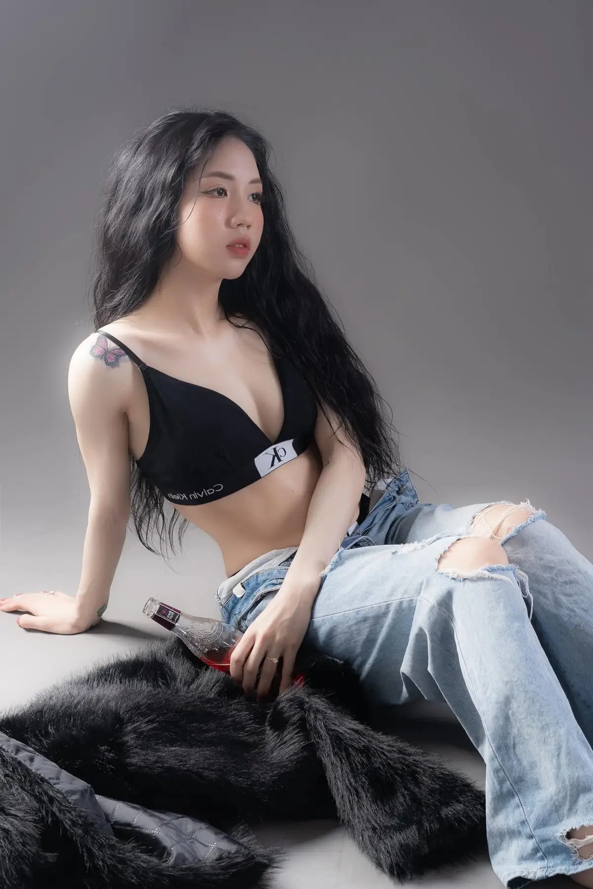Who is the Stunning 'Doll-like' Hot Girl Linked to Vietnam's Women's Golden Ball 2025?