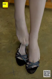 IESS Sixiangjia 140: Zizi's Elegant Sheer Hosiery and Sandal Style - image 52