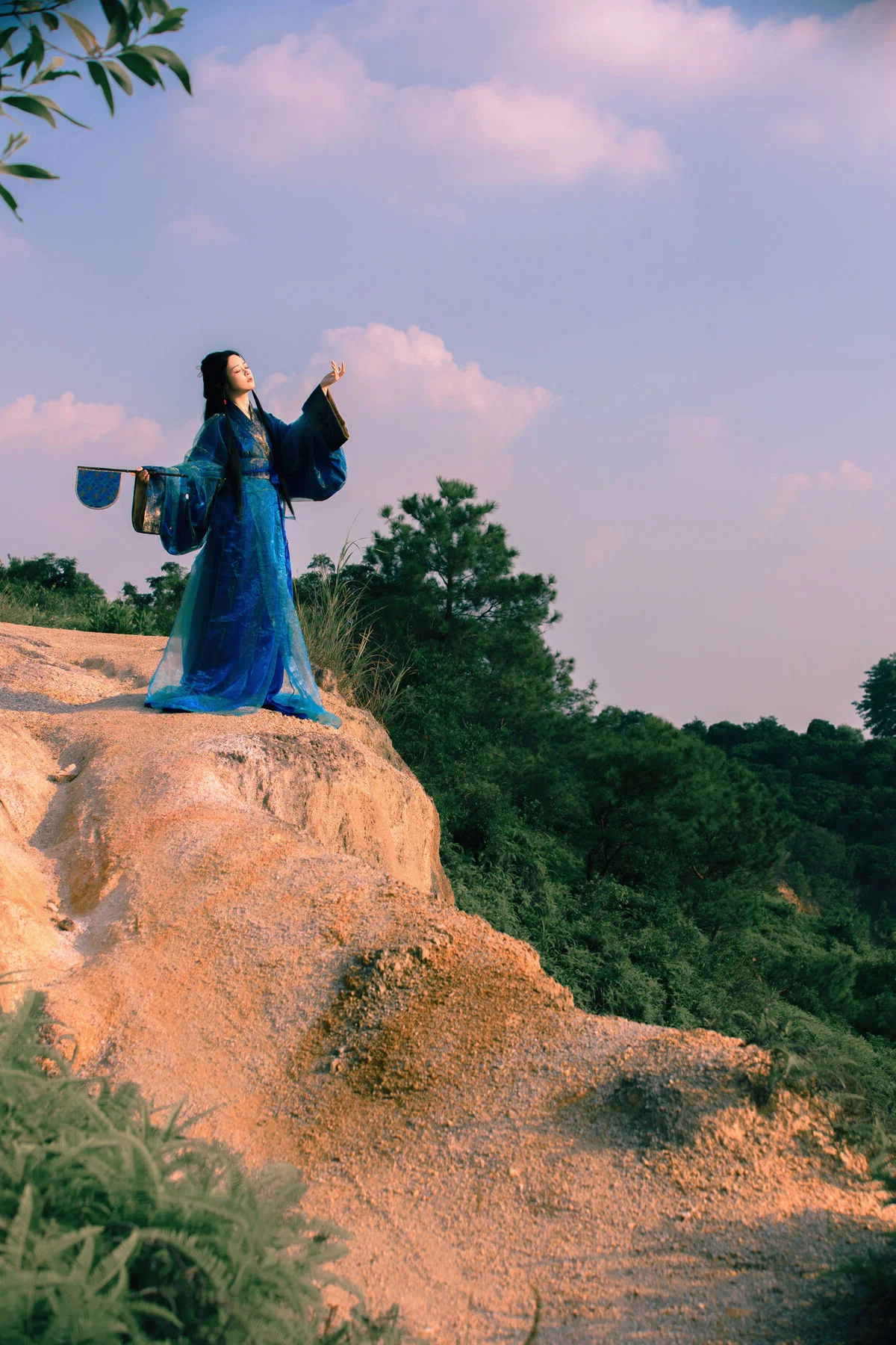 YiTuYu Art Language Vol.7889 Shen Ci Xing Xing: Vibrant Modern Fashion