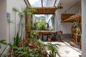The Urban Recycled Home: Transforming Old Materials into Flexible Living Spaces - image 22