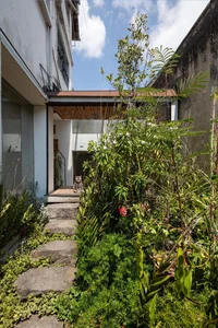 The Urban Recycled Home: Transforming Old Materials into Flexible Living Spaces - image 4