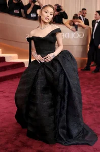 The Most Iconic Fashion Moments from the Golden Globes 2026 Red Carpet - image 7