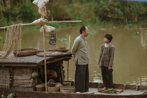 Costume Controversy in 'Song of the South': Analyzing Tran Thanh’s Creative Choices - image 4