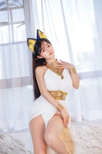Sakurai Ningning: The Ethereal White Cat Girl Cosplay Aesthetic - image 0