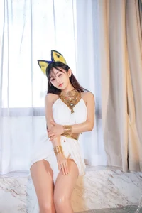 Sakurai Ningning: The Ethereal White Cat Girl Cosplay Aesthetic - image 1