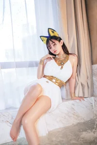 Sakurai Ningning: The Ethereal White Cat Girl Cosplay Aesthetic - image 9