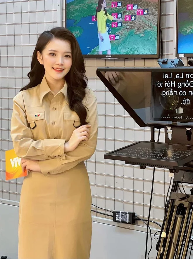 The Radiant Beauty and Professional Style of VTV Weather Forecast Presenters