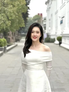 The Radiant Beauty and Professional Style of VTV Weather Forecast Presenters - image 29