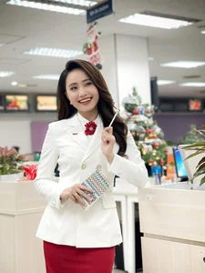 The Radiant Beauty and Professional Style of VTV Weather Forecast Presenters - image 12