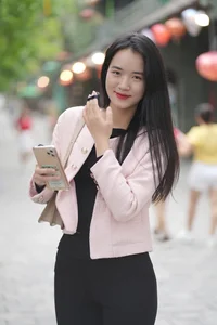 The Radiant Beauty and Professional Style of VTV Weather Forecast Presenters - image 63