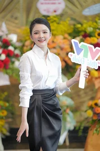 The Radiant Beauty and Professional Style of VTV Weather Forecast Presenters - image 49