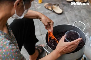 Dragon Boat Festival Economics: Floral Offerings and Rising Cake Prices - image 19