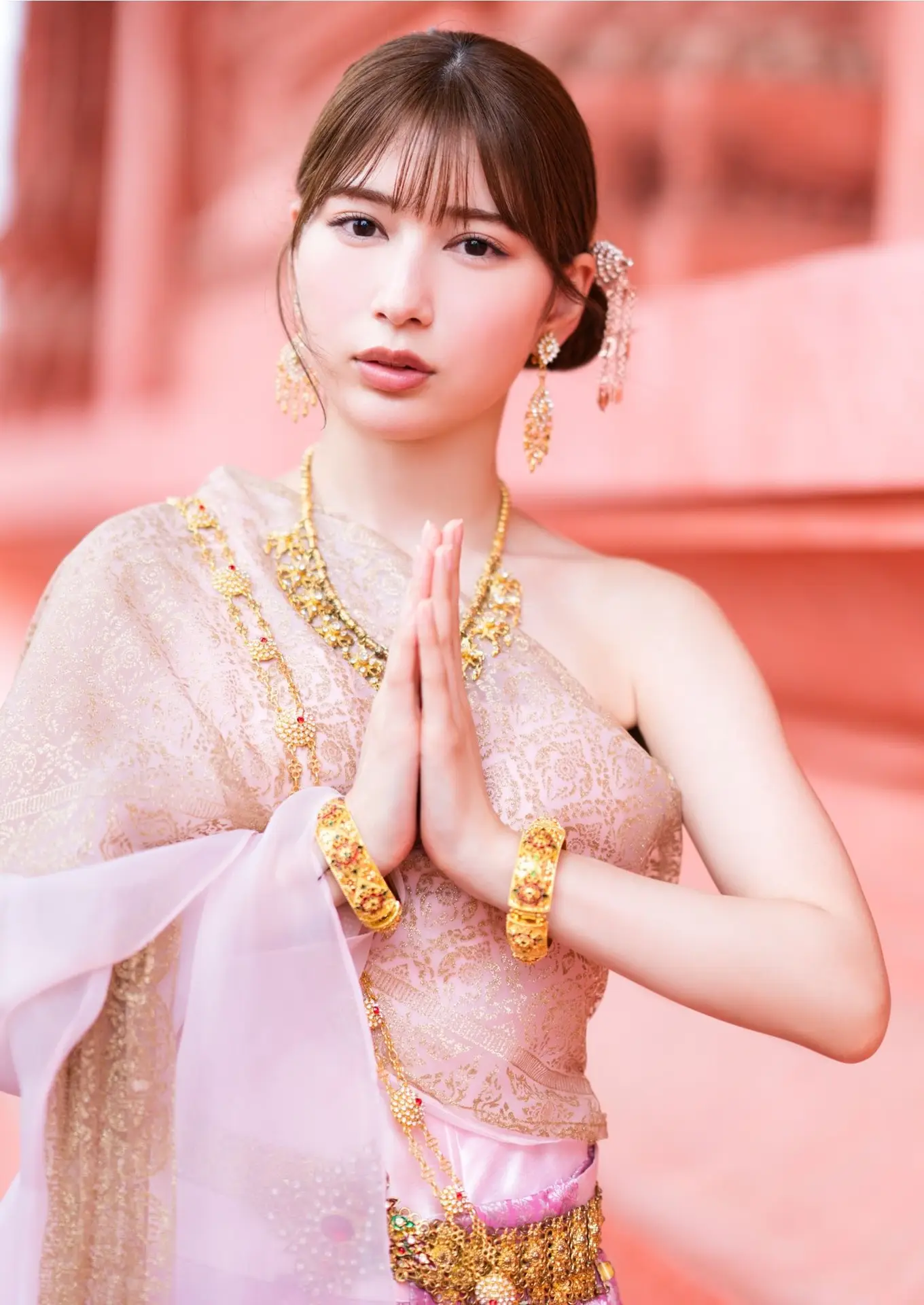 Yukihira Risa: Japanese Star's Gentle Smile in a Summer Straw Hat - TuKuku