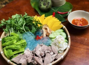Exploring Nuốc Xanh: The Unique Blue Jellyfish Sashimi of Hue - A Summer Delicacy - image 2