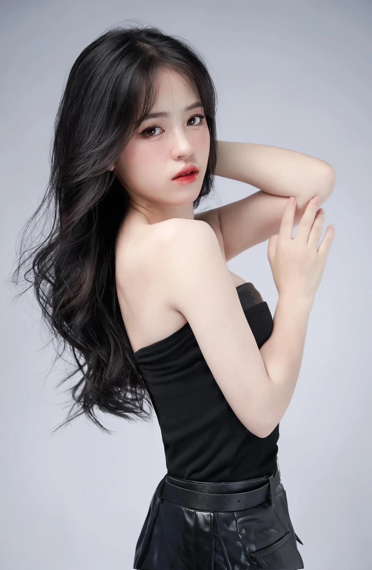 The Timeless Beauty of the Viral Sensation Who Captivated the Internet at 20