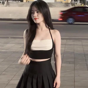 The Timeless Beauty of the Viral Sensation Who Captivated the Internet at 20 - image 5