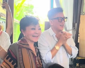 Trizzie Phuong Trinh Visits Dam Vinh Hung's Shop and Meets Icon Huong Lan - image 2
