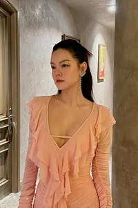 Singer Le Quyen Enjoys a Stylish New York Getaway - image 3
