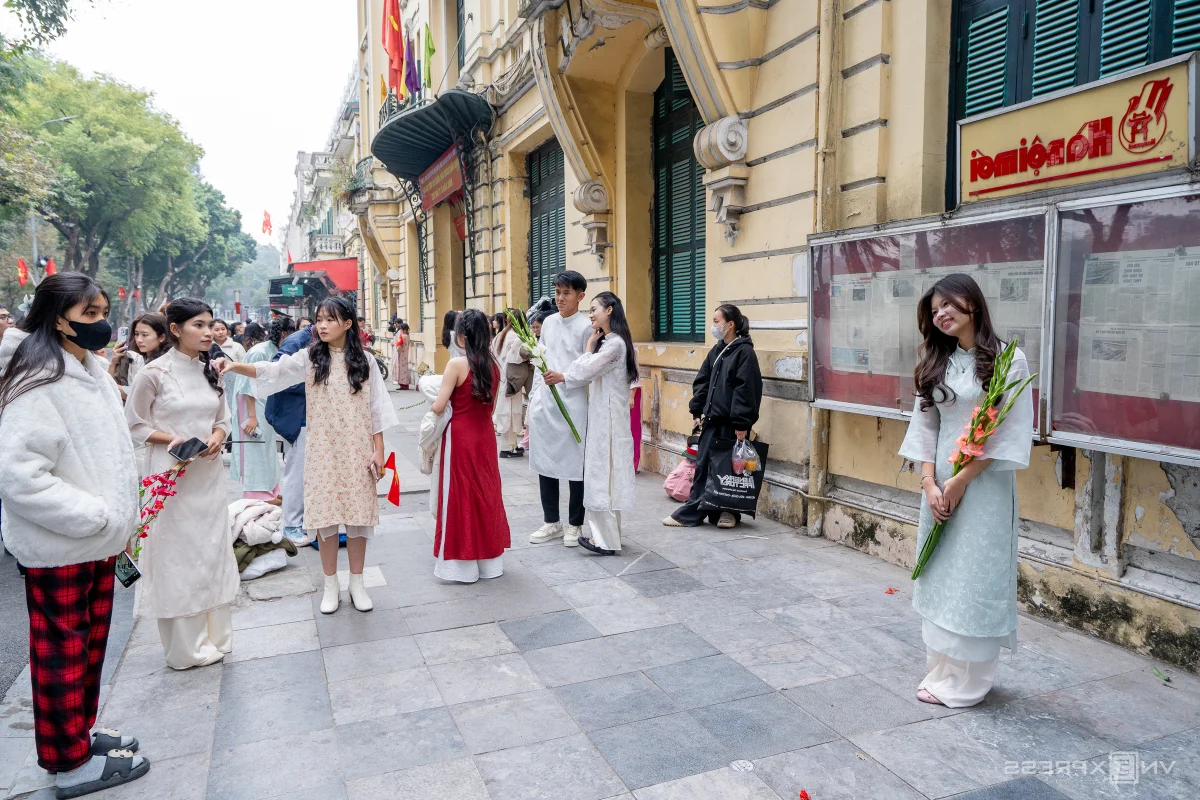 Capturing the Spirit of Tet: Traditional New Year Photography Trends in Hanoi