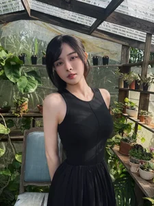 Stunning Fitness Influencer Celebrates Engagement to Famous Footballer Van Thanh - image 9