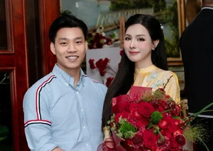 Stunning Fitness Influencer Celebrates Engagement to Famous Footballer Van Thanh - image 8