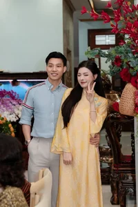 Stunning Fitness Influencer Celebrates Engagement to Famous Footballer Van Thanh - image 3