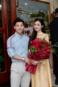 Stunning Fitness Influencer Celebrates Engagement to Famous Footballer Van Thanh - image 10