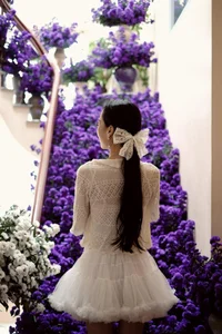Breathtaking Home Decor: Transforming a Staircase with 150 Bundles of Michaelmas Daisies - image 6