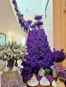 Breathtaking Home Decor: Transforming a Staircase with 150 Bundles of Michaelmas Daisies - image 3