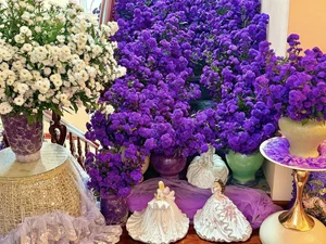 Breathtaking Home Decor: Transforming a Staircase with 150 Bundles of Michaelmas Daisies - image 19