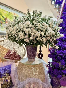 Breathtaking Home Decor: Transforming a Staircase with 150 Bundles of Michaelmas Daisies - image 1