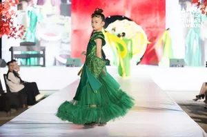 Young Model Nguyễn Doãn Hoàng Kim Shines in Legacy of Ceramic Collection - image 4