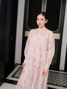 Famous Female DJ Embraces Elegant and Feminine Style After High-Profile Breakup - image 2