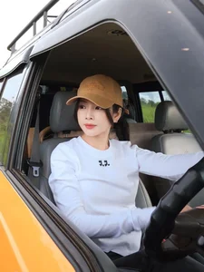 Famous Female DJ Embraces Elegant and Feminine Style After High-Profile Breakup - image 1