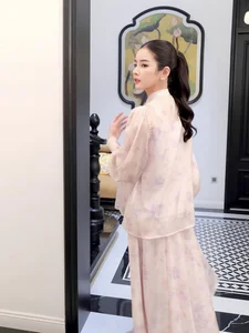 Famous Female DJ Embraces Elegant and Feminine Style After High-Profile Breakup - image 3