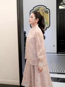 Famous Female DJ Embraces Elegant and Feminine Style After High-Profile Breakup - image 0