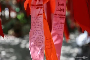 Discover Ho Chi Minh City's Century-Old Wishing Tree Attracting Thousands of Tet Visitors - image 5