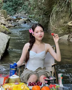 Viral Fashion Trend: Exploring the Creative Tea Plantation Photoshoot Aesthetic - image 5