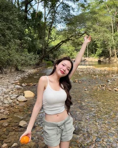 Viral Fashion Trend: Exploring the Creative Tea Plantation Photoshoot Aesthetic - image 2