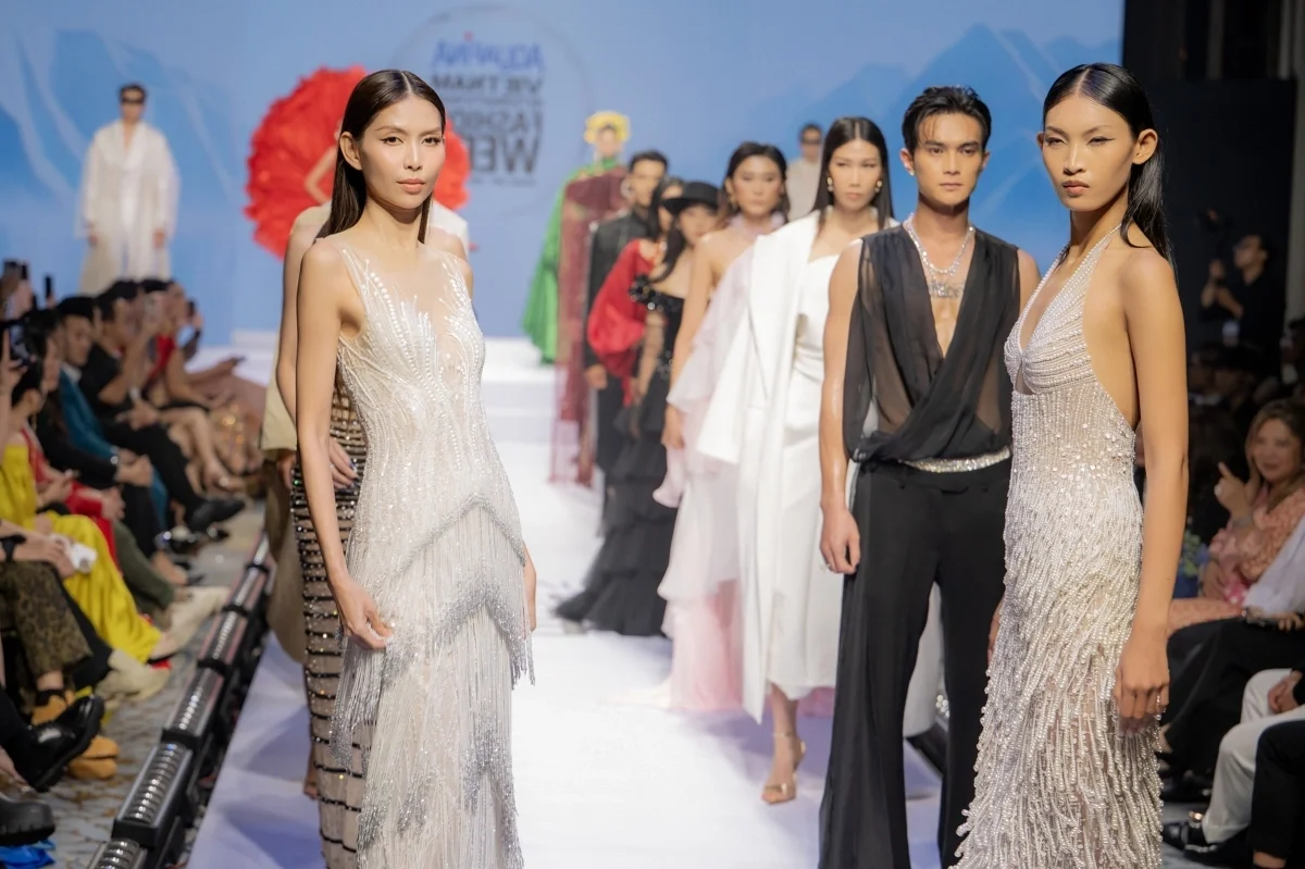 Anh Thu Steals the Spotlight at Vietnam Fashion Week Launch with Bold Style