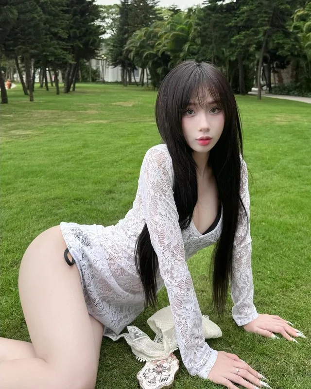Trending Influencer Turns Heads with Stunning Bikini Photoshoot