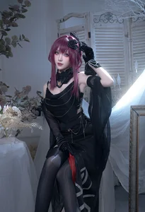Stunning Honkai: Star Rail Kafka Cosplay by Shi Su Qing Ya - Elegant Gaming Photography and Character Costume Inspiration - image 1