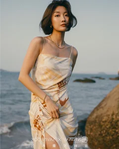 How to Wear Gold Jewelry Elegantly: 5 Stylish Outfit Ideas to Stay Youthful - image 1