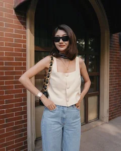 How to Wear Gold Jewelry Elegantly: 5 Stylish Outfit Ideas to Stay Youthful - image 3