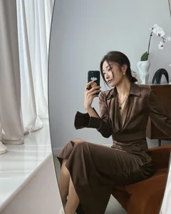 How to Wear Gold Jewelry Elegantly: 5 Stylish Outfit Ideas to Stay Youthful - image 9