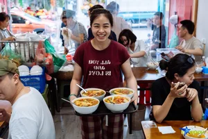 Hanoi's Famous Bun Rieu Hang Luoc Packed with Customers After Viral Criticism - image 5
