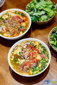 Hanoi's Famous Bun Rieu Hang Luoc Packed with Customers After Viral Criticism - image 3